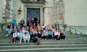 Uczniowie klas 4 podczas wycieczki do Tyńca na warsztaty oraz do Manufaktury Krakowskiej Czekolady w Krakowie.
