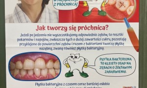 dzień dentysty w klasie 0. dzieci wykonują prace plastyczne związane z zębami