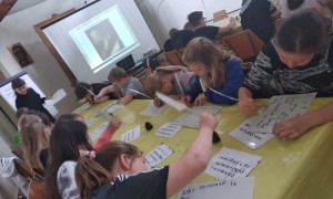 Uczniowie klas 4 podczas wycieczki do Tyńca na warsztaty oraz do Manufaktury Krakowskiej Czekolady w Krakowie.