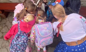 uczniowie w muzeum górali i zbójników